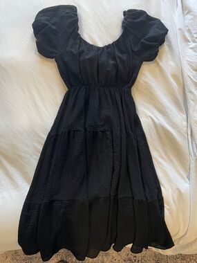 Astr Black Puff-Sleeve Tiered Midi Dress